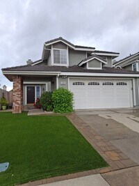 Building Photo - Beautifully Remodeled 4-Bedroom, 3-Bath w/ 2 Car-Garage and Central AC/Heat! MUST SEE!!!
