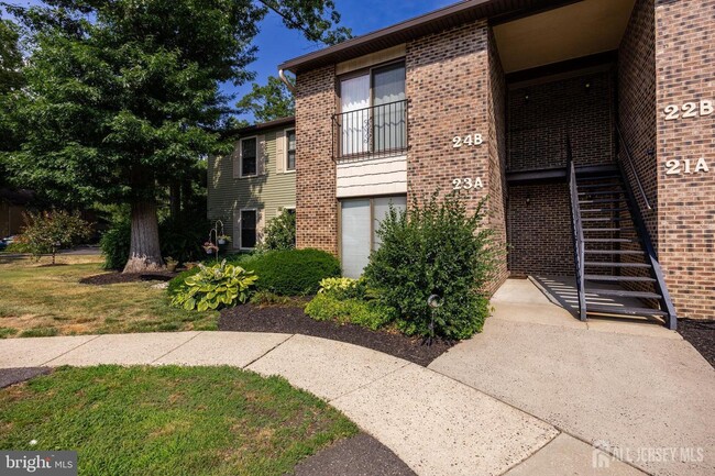 Building Photo - 23A W Bluebell Ln