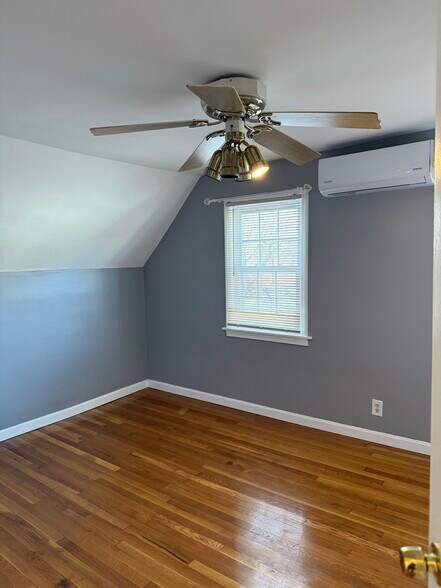 Building Photo - 3 Heath St