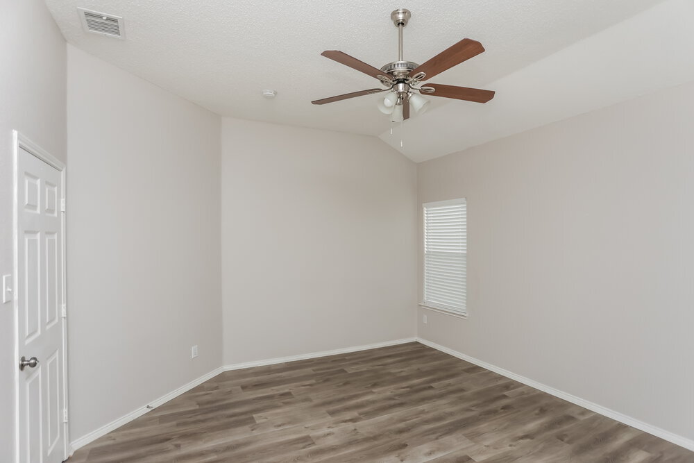 Building Photo - 1203 Hampton Dr