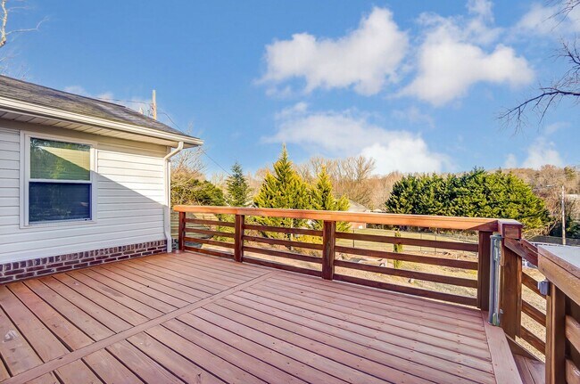 Building Photo - Beautifully Updated 4-Bed, 2.5-Bath Ranch Home in Belmont