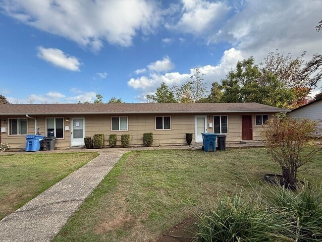 Building Photo - 1574 Bellevue St SE