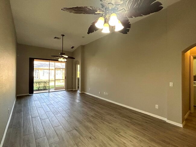 Building Photo - 7871 Lake Sawgrass Loop