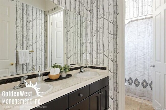 Building Photo - Luxurious 4Bdm 3Ba Escondido Estate with R...