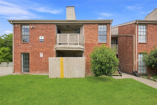Building Photo - 12500 Sandpiper Dr
