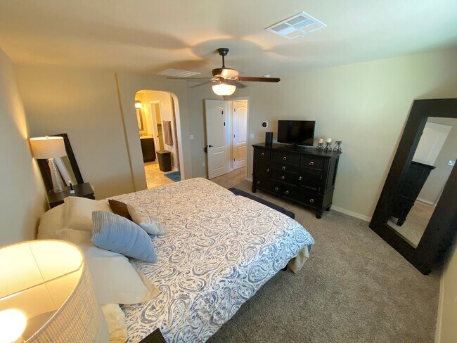 Building Photo - East El Paso 3 bed Refrig A/C w/ Gorgeous ...