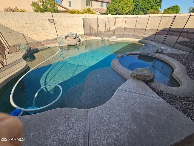 Building Photo - 1162 E Springfield Pl