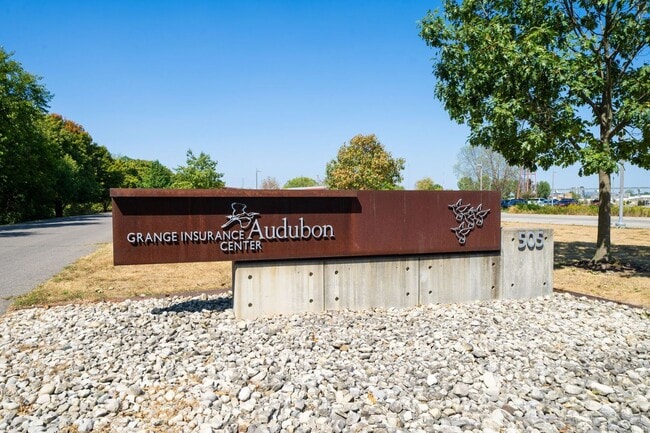 Building Photo - Central German Village Location!