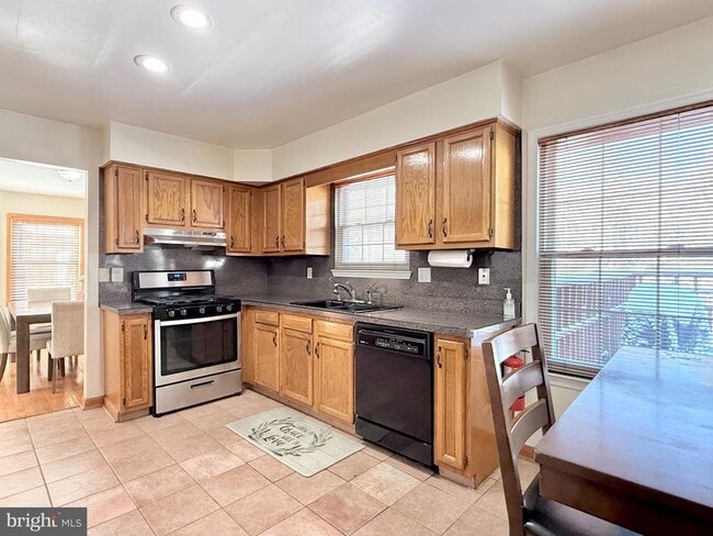 Building Photo - 354 Briar Dr