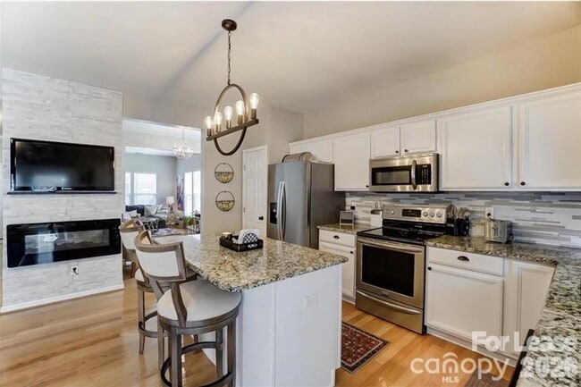 Building Photo - 4102 Christine Ln