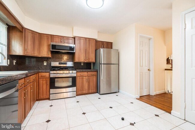 Building Photo - 3548 S George Mason Dr