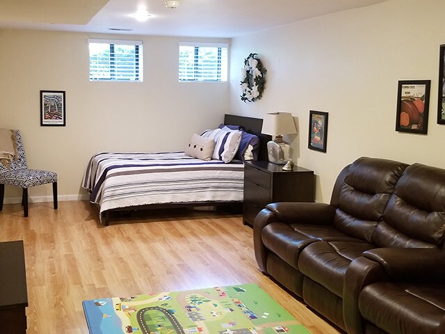 Lower level bedroom - 4343 Laclede Ave