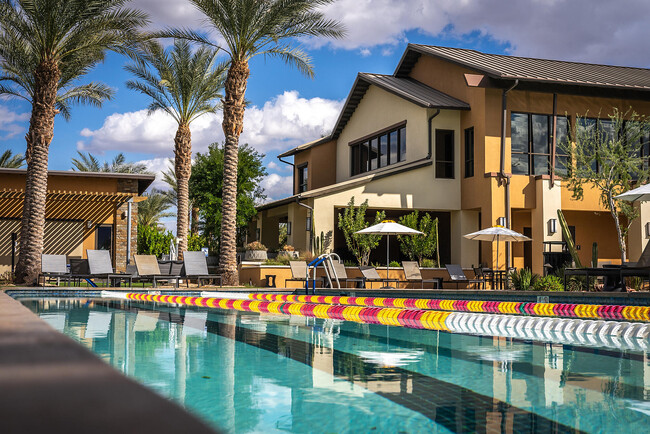 Building Photo - 51725 Pinnacle Vis Dr
