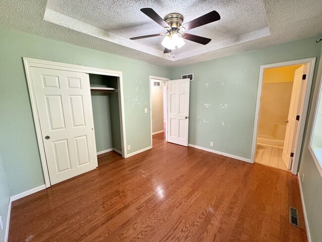 Building Photo - 125 SE 240th Rd