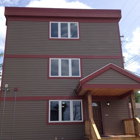 Building Photo - 2717 E 32nd St