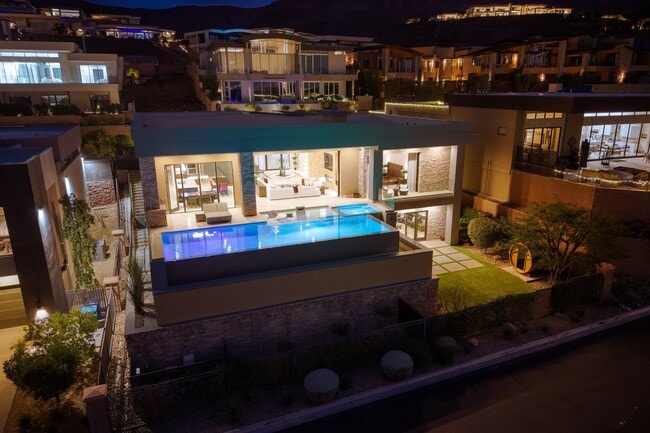 Building Photo - 675 Scenic Rim Dr