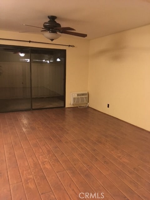 Building Photo - 275 Streamwood