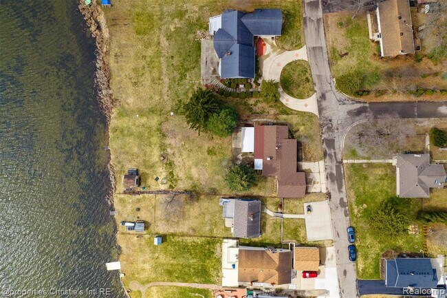 Building Photo - 2739 Lakeridge Ave