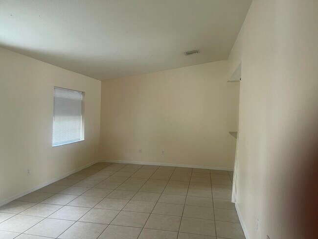 Building Photo - 2225 Laura Ln