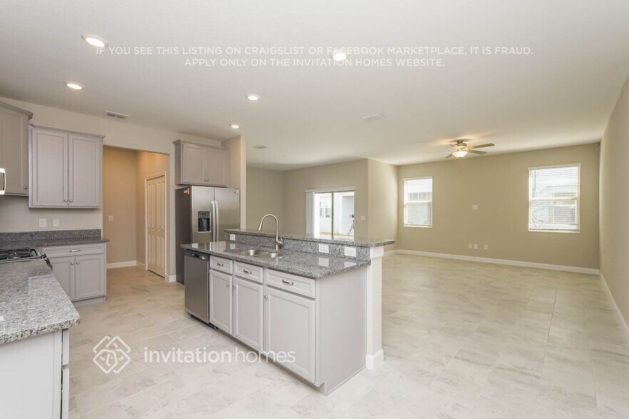 Building Photo - 2907 Coach Manors Way