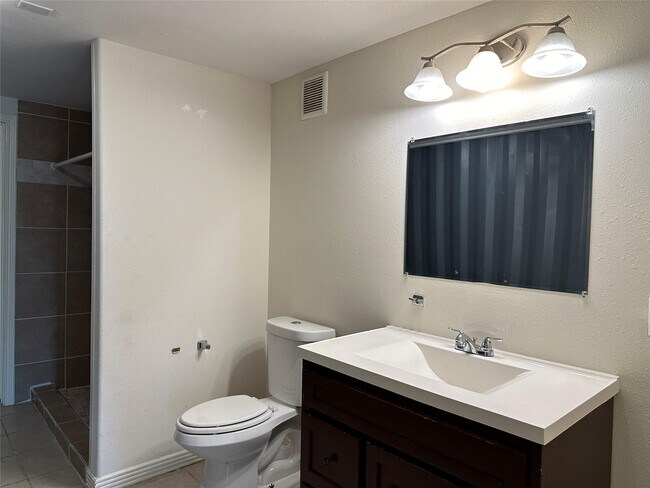 Building Photo - 3826 Lehall St