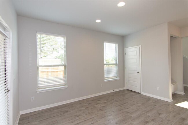 Building Photo - 100 Flat Creek Ct
