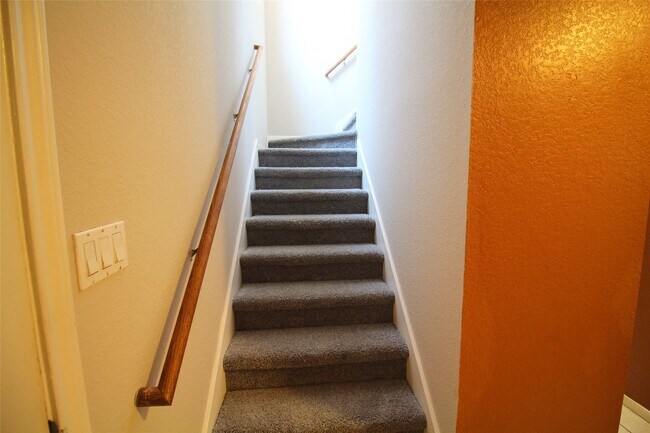 Building Photo - 2117 Whittier Dr