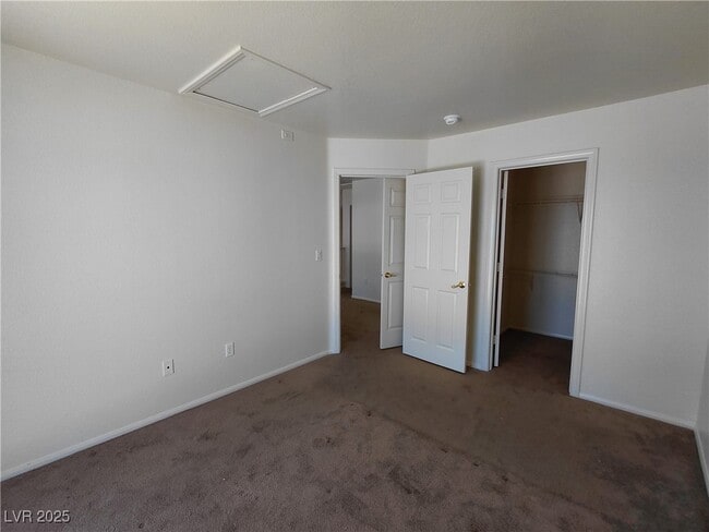 Building Photo - 452 Crocus Hill St