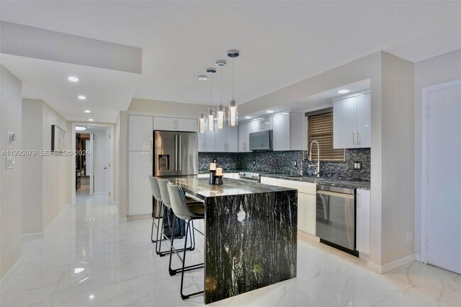 Building Photo - 605 Ives Dairy Rd