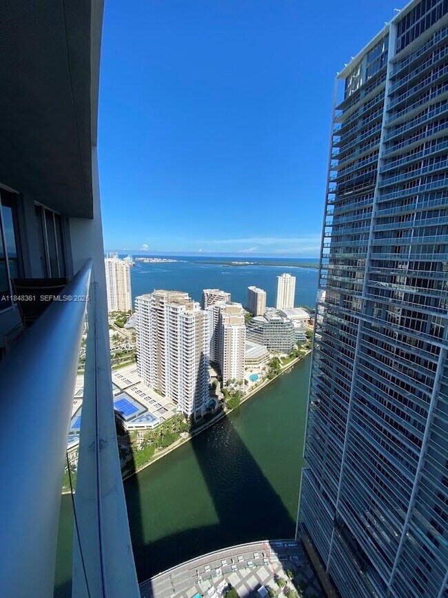 Building Photo - 475 Brickell Ave