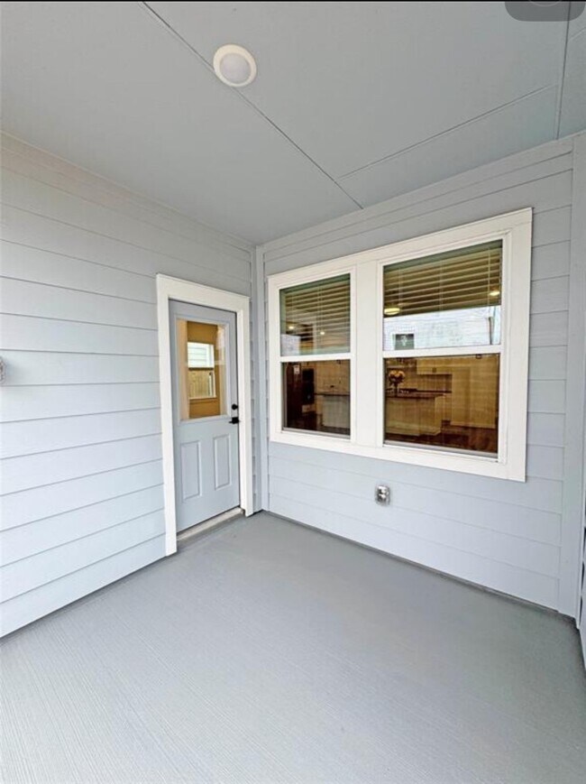 Building Photo - 2213 Via Laura Ln