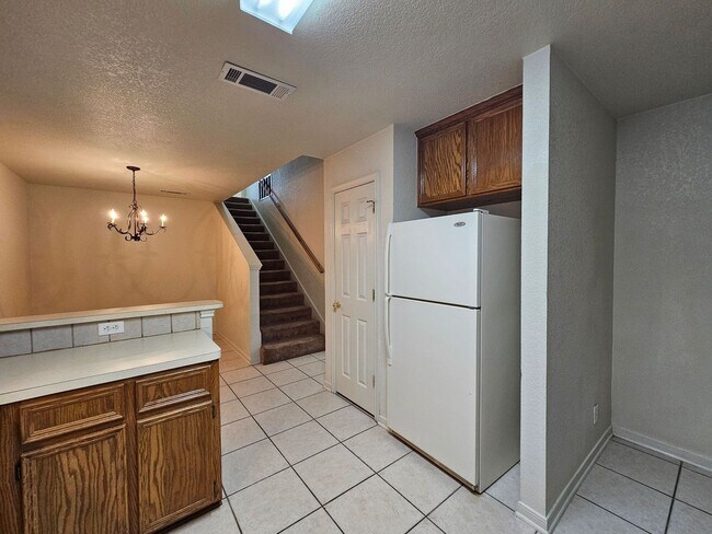 Building Photo - RENT REDUCTION & AVAILABLE NOW!