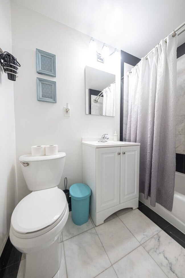 Building Photo - 328 E 74th St