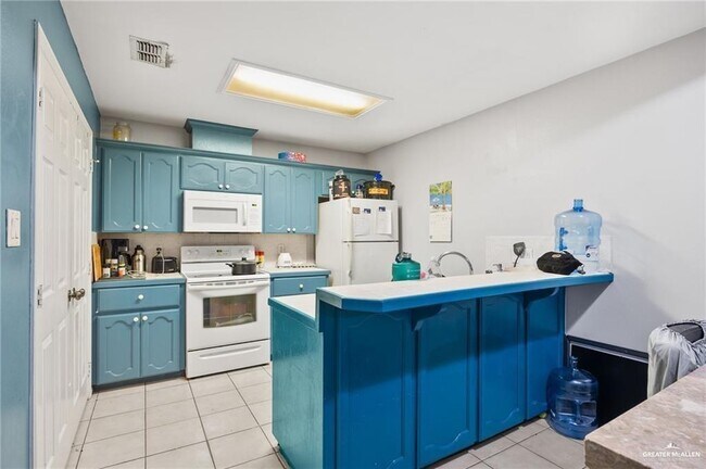 Building Photo - 18 W Prosperity Dr