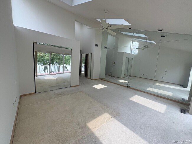 Building Photo - 41 Waterside Close