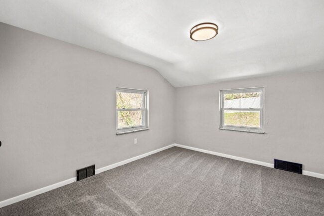 Building Photo - MOVE IN SPECIAL! SCORE HALF OFF 1ST MONTH'...