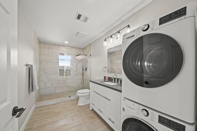 Building Photo - 1031 Star Dr