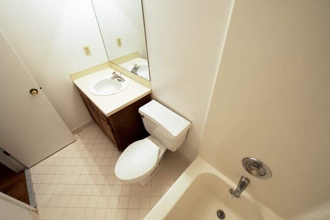 Building Photo - Courtyard Townhomes