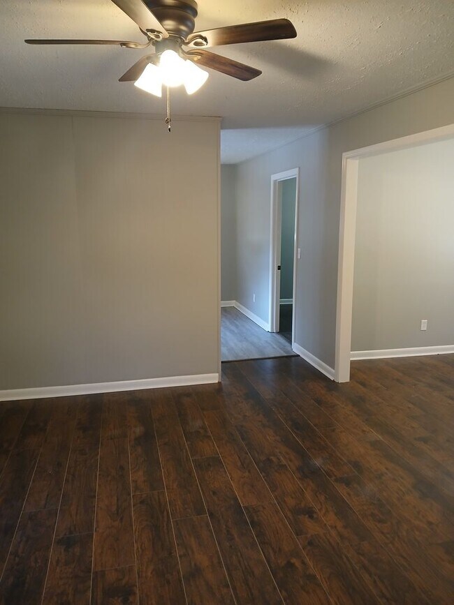 Building Photo - AVAILABLE NOW! MOVE IN READY! CONTACT US T...