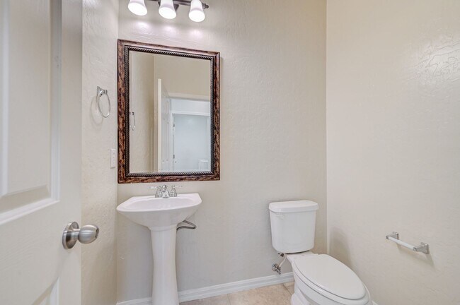 Building Photo - 4 Bedroom Home in Silverstone Ranch / No Rear Neighbors!