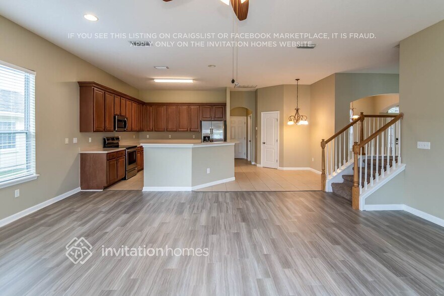 Building Photo - 281 Porta Rosa Circle