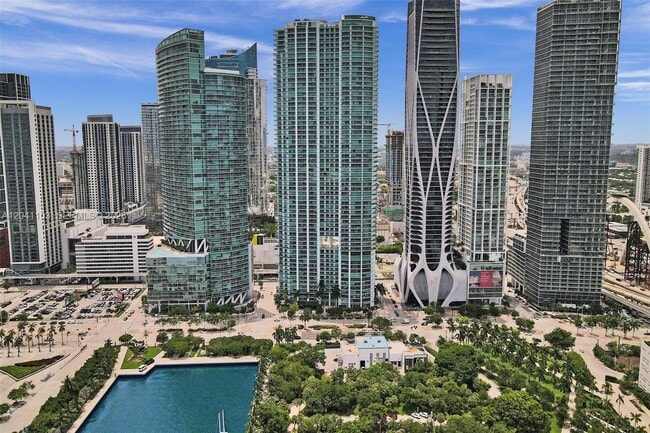 Building Photo - 900 Biscayne Blvd