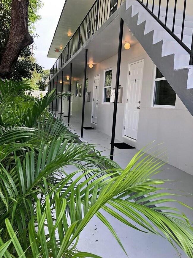 Building Photo - 3676 Oak Ave