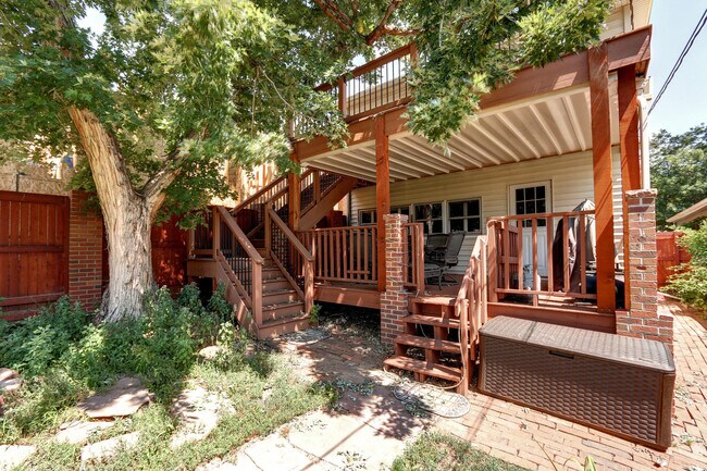 Building Photo - Bungalow in Desirable Highlands! Location Matters!