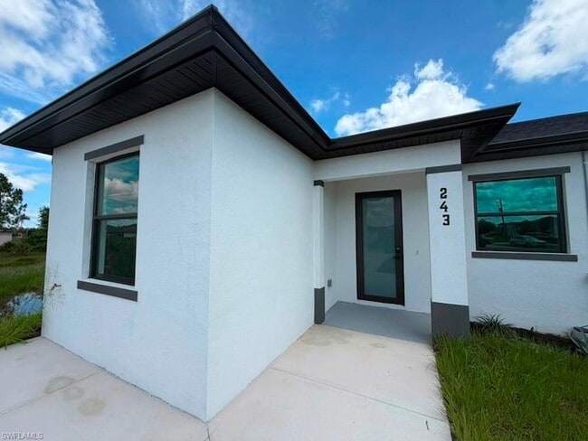Building Photo - 905 Homestead Rd S