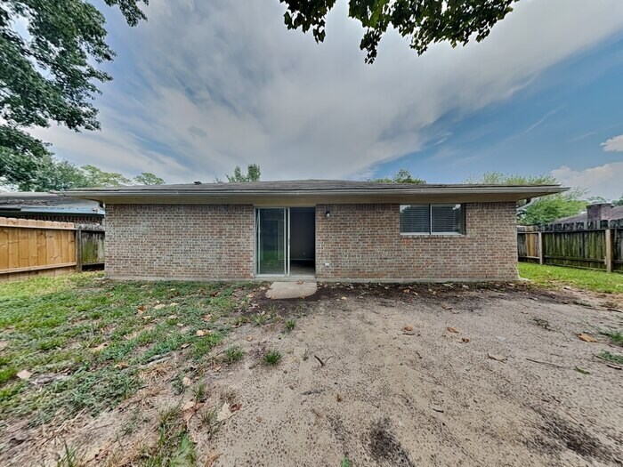 Building Photo - 22311 Meadowgate Dr