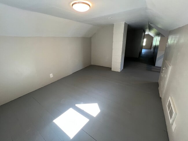 Building Photo - Remodeled 2BR+ Home in Adams Park!