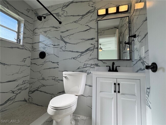 Building Photo - 1127 Lovely Ln