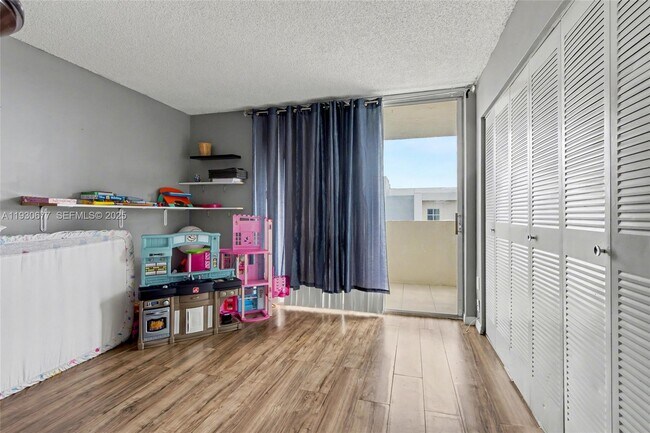 Building Photo - 4675 W 18th Ct