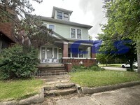 Building Photo - 1301 S 9th St